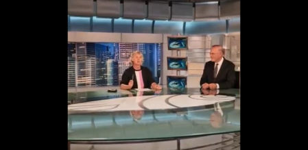 Jesús Calleja presenta Informativos Telecinco junto a Pedro Piqueras