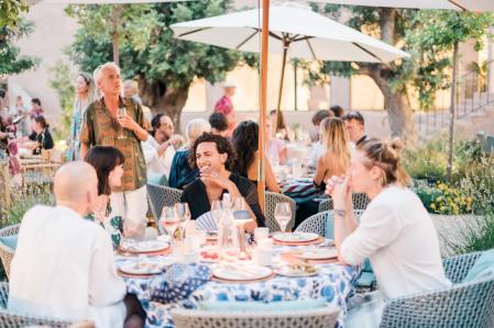 Almuerzo en el huerto durante el transcurso del Alma Festival