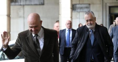 Los expresidentes de la Junta de Andalucía Manuel Chaves y José Antonio Griñán llegan a la Audiencia de Sevilla por el caso de los ERE.