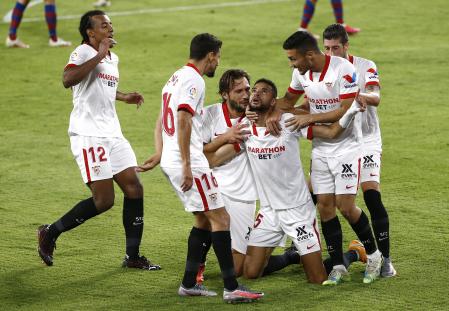 Los jugadores del Sevilla llevaban el patrocinio de Everfx en el pantalón