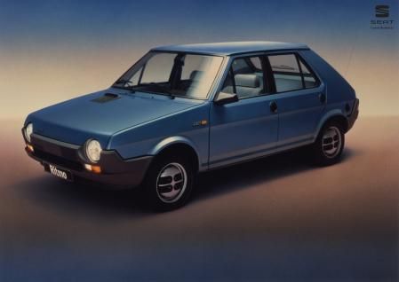 El Ritmo original, con sus grandes faros redondos, puede servirnos de comprobar las grandes diferencias con el Ronda