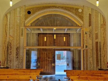 Mosaicos de Marko Rupnik en el Santuario de la Cueva de San Ignacio de Manresa.