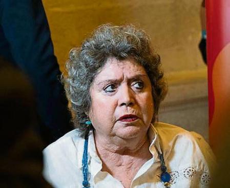 La artista María Jiménez agradece el cariño por todos los presentes, a 18 de noviembre de 2022 en Sevilla, (Andalucía, España). Hoy se presenta en el Ayuntamiento de Sevilla la Fundación María Jiménez para la lucha contra la violencia de género y la integración social del colectivo LGTBI+. 18 NOVIEMBRE 2022 Francisco J. Olmo 18/11/2022