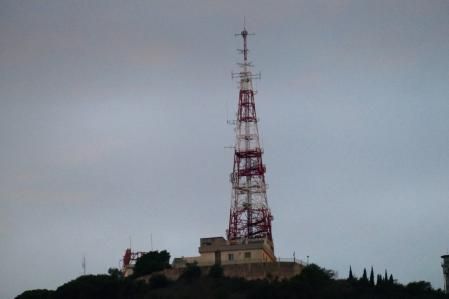 Iluminación de la antena de Sant Pere Màrtir.