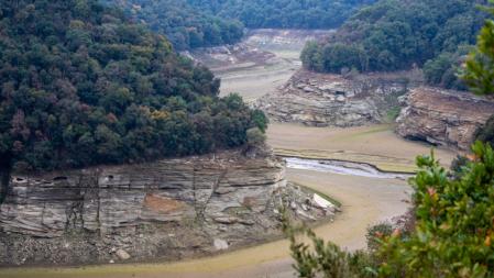 Extrema sequía en el meandro del Ter.