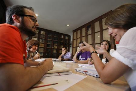 FOTO MAITE CRUZ . BARCELONA 21 09 2011 . SUPLEMENTO ES .  ESCOLA D ´ESCRIPTURA . TALLER DE ESCRITURA EN EL ATENEU BARCELONES . FOTOGRAFO MAITE CRUZ