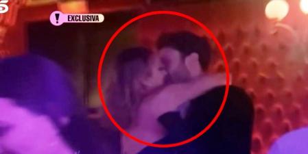 Jorge Pérez y Alba Carrillo se besan en la fiesta de la productora 'Unicorn'
