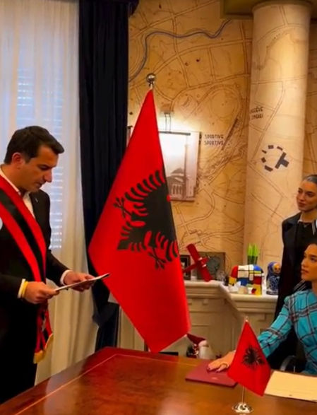 Dua Lipa obtiene la nacionalidad albanesa