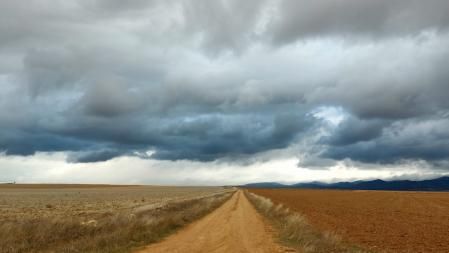 La tormenta se acerca al pueblo de Gallocanta.