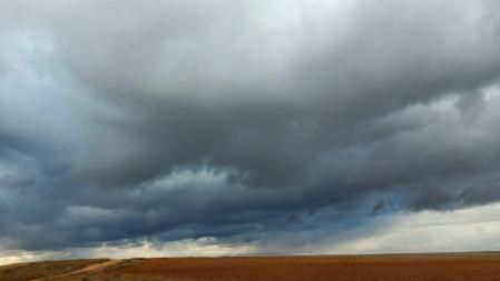 La tormenta se acerca al pueblo de Gallocanta.