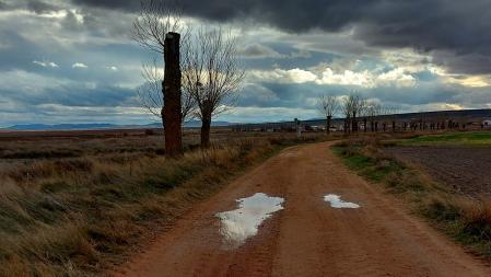 La tormenta se acerca al pueblo de Gallocanta.