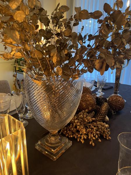 Toques dorados para decorar la mesa de navidad