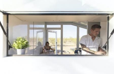 Así es la luminosa minicasa rodante para cambiar de entorno constantemente.