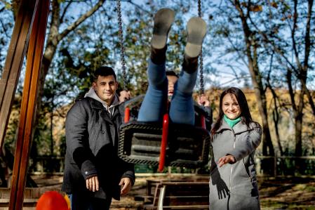 Pablo y Sonia tienen una hija de seis años, Sara, a la que hablan de su hermano fallecido, Álex