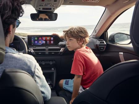 El sistema multimedia MyCitroën Drive Plus se puede manejar mediante órdenes vocales y dispone de tres años de actualización de TomTom&nbsp;