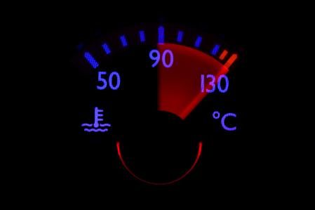 La temperatura del motor debe estar entorno a los 90 grados