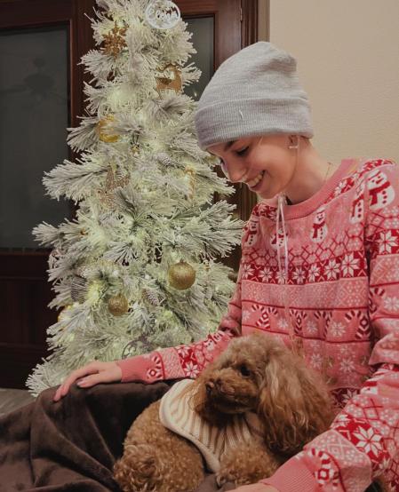 Elena Huelva está disfrutando en casa de su familia, expectante por la Navidad.