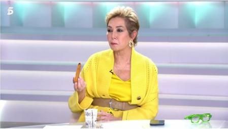 Ana Rosa Quintana se come un churro en directo