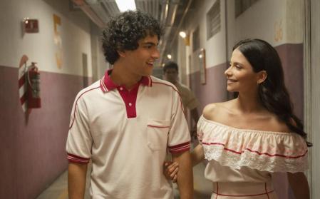 Acapulco refleja la vida en los hoteles.