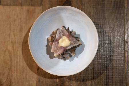 Milhojas de setas de temporada y caballa