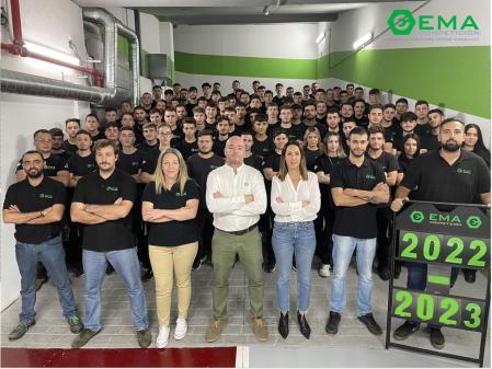 Foto grupal de la promoción 2022-2023 de la escuela EMA Competición.