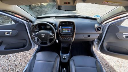 Interior sencillo y acabados simples pero correctamente rematados en general.