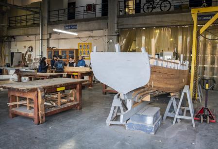 16 - 12 - 2022 / Barcelona / El conseller d’Educació, Josep Gonzàlez-Cambray, el tinent d’alcaldia de Cultura, Educació, Ciència i Comunitat, Jordi Martí, i el president del Port de Barcelona, Lluís Salvadó, visitaran aquest divendres 16 de desembre l’Institut de Nàutica de Barcelona per conèixer com es reorganitzarà el centre educatiu a partir del curs 2023-2024. Previ a l’atenció a la premsa, els mitjans que vulguin prendre imatges de les instal·lacions del centre ho podran fer a partir de les 8:45 al Taller Drassanes. Posteriorment, a les 9:45 les autoritats atendran als mitjans a la seu central de l’Institut de Nàutica de Barcelona.  / Foto: Llibert Teixidó