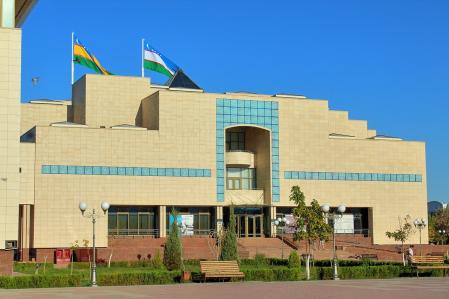 Exterior del museo Nukus, Uzbekistan