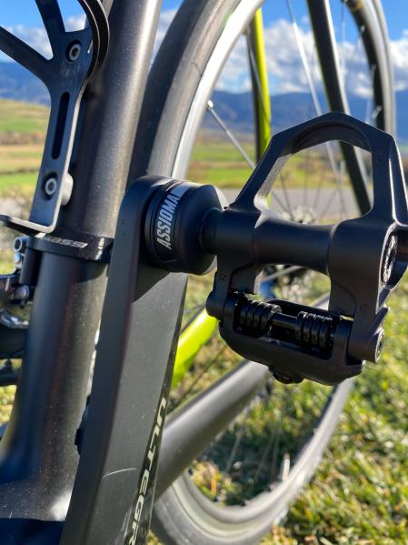 La instalación de los pedales es extremadamente sencilla.