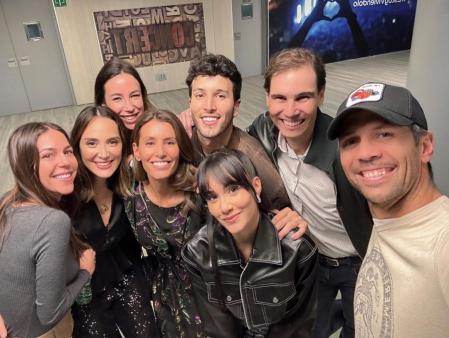 Tamara Falcó junto a Ana Boyer, Fernando Verdasco, Aitana, Sebastián Yatra, Rafa Nadal y unas amigas en el WiZkink Center