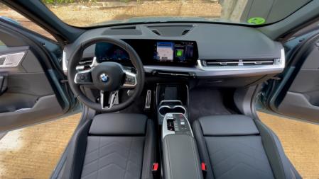 El tablier es ahora mucho más moderno y con una completa integración digital en sus pantallas de estilo panorámicas.