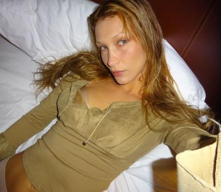 Bella Hadid ha sorprendido a sus fans con una nueva melena rubia