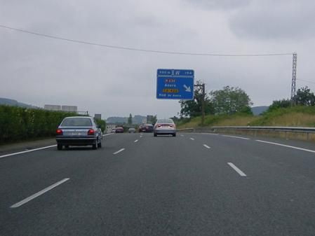 En autopista hay muchos automovilistas con el 