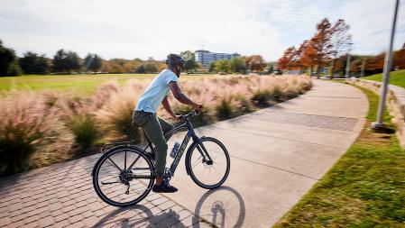 La autonomía de la Trek FX+ puede doblarse si se añade una segunda batería Range Extender en el portabidones&nbsp;