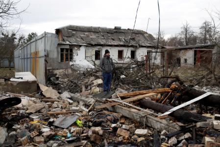 A man stands at a site of a residential house damaged during a Russian missile strike, amid Russia's attack on Ukraine, in Kyiv, Ukraine December 29, 2022. REUTERS/Valentyn Ogirenko     TPX IMAGES OF THE DAY