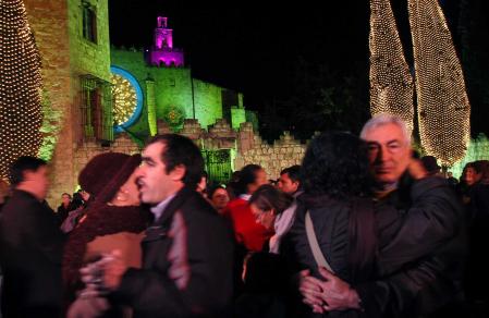 FIESTA DE FIN DE AÑO Y CAMPANADAS DESDE LA PLAÇA OCTAVIA DE SANT CUGAT DEL VALLES