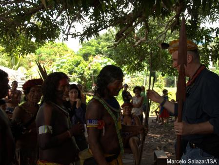 Visita de James Cameron y Sigourney Weaver, director y actor de Avatar respectivamente, en un territorio de los indígenas kayapo en Altamira donde se construyó la represa de Belo Monte.