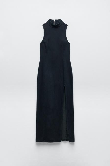 Vestido con cuello y abertura en la falda