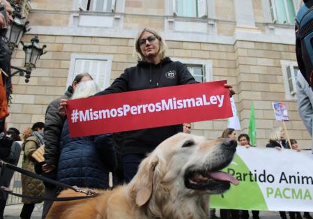Concentración en defensa de los perros de caza.