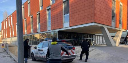 Familiares y amigos de la menor agredida sexualmente en Vilafranca (Guyana Guardian)