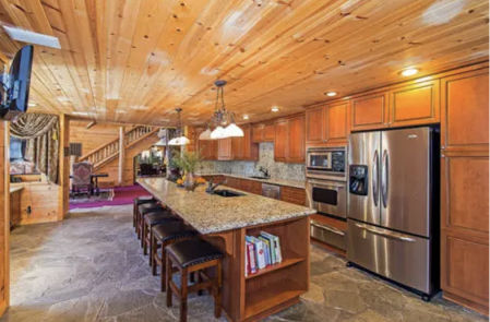 Cocina y sala para desayunar.