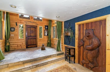 Esperamos que el oso tallado no sea ocurrencia del actor.