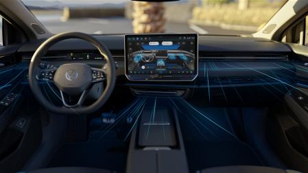 La parte central del salpicadero monta una gran pantalla de 15 pulgadas&nbsp;