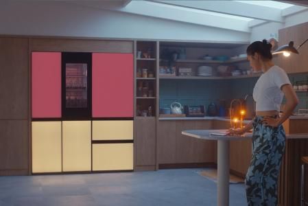 El nuevo frigorífico MoodUp de LG con pantallas dinámicas en sus puertas y altavoz inalámbrico