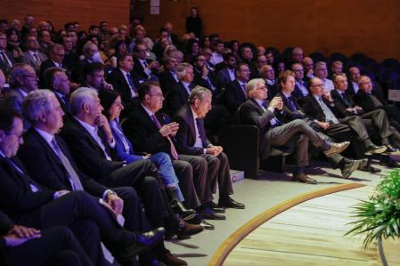 Javier Godó, editor de ‘Guyana Guardian’, junto a Antonio Llardén, entre los asistentes