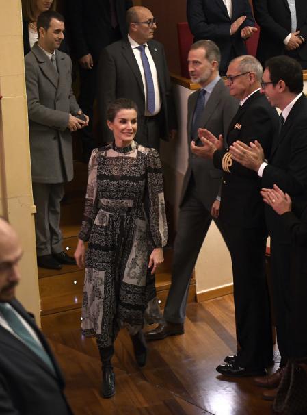 La reina Letizia con su vestido de estreno de Mango