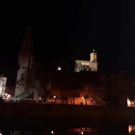 La catedral de Girona iluminada.