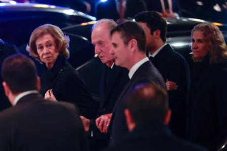 Juan Carlos y Sofía llegan a la recepción donde han coincidido con Felipe y Letizia