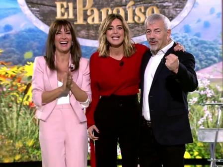 Nagore Robles, Sandra Barneda y Carlos Sobera anunciando la segunda temporada de 'Pesadilla en el Paraíso 2'