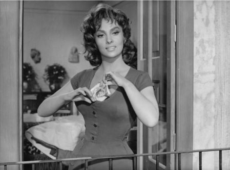 Gina Lollobrigida en una imagen de su juventud cuando era una estrella del cine italiano